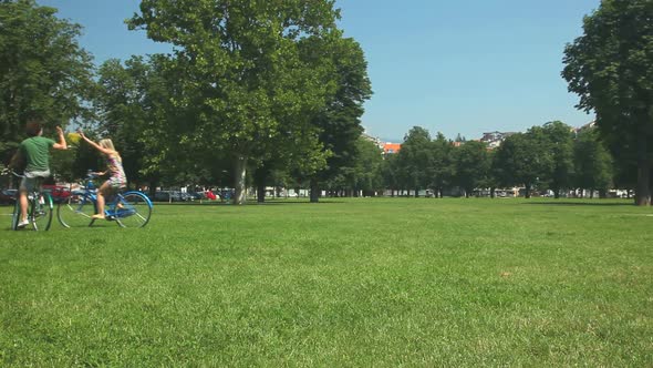Couple Cycling 9 alt