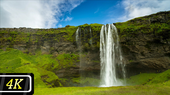 Seljalandsfoss Waterfall alt