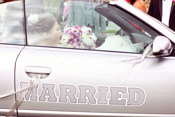 Bride in the car on wedding day