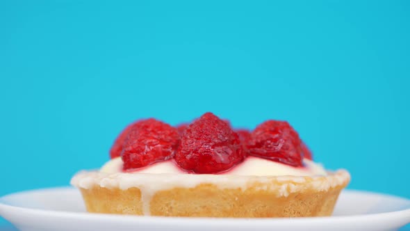 Sponge Cake With Strawberry And Vanilla Cream