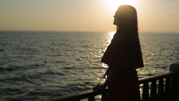 Girl Dream On The Sunset