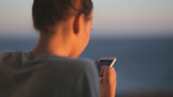 Young Woman Enjoying With Ocean View Use Smart alt