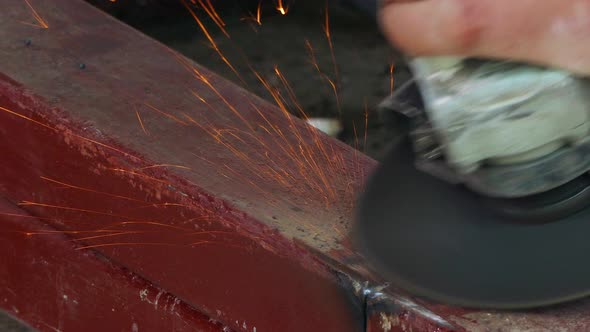 Angle Grinder Polishes the Metal in Place of Welding