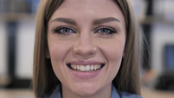 Face of Smiling Young Girl alt