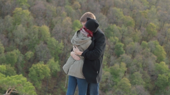 Couple In The Mountains Travel Enjoying Life 