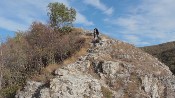 Couple In The Mountains Travel Enjoying Life 