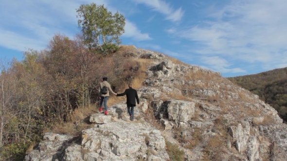 Couple In The Mountains Travel Enjoying Life 