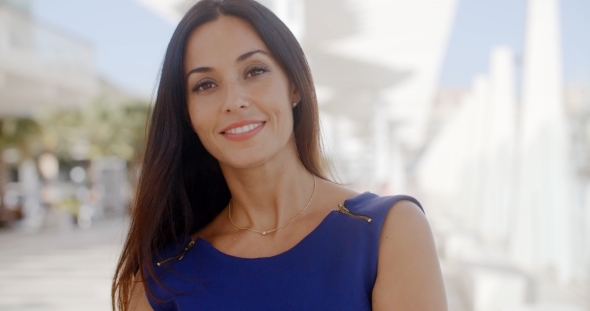 Pretty Friendly Young Brunette Woman alt