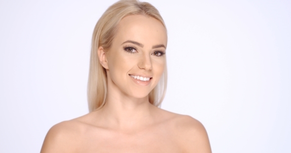 Bare Pretty Woman Smiling At The Camera alt