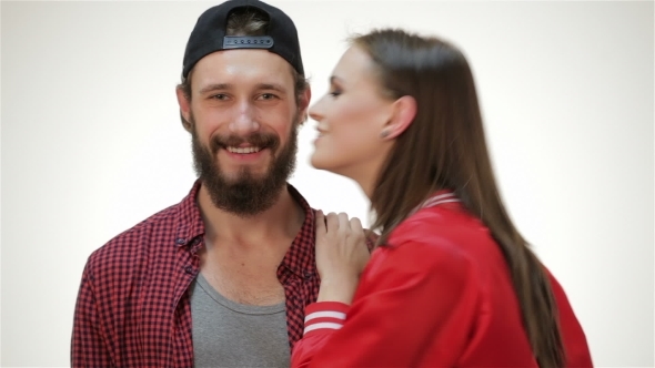 Hipster Girl Kiss Bearded Man alt