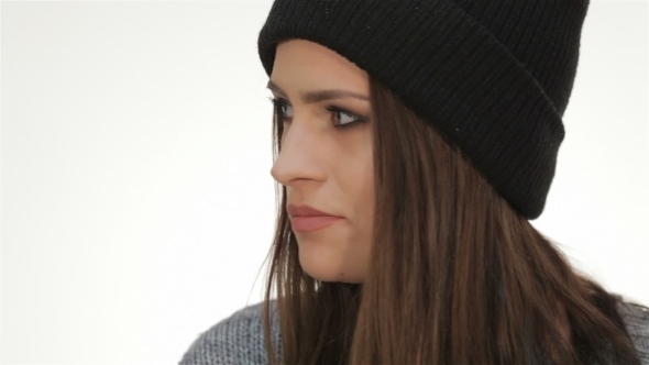 Nice Girl Hipster Chews Gum alt