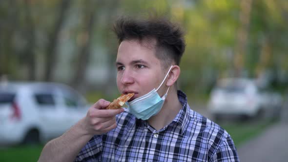 Guy Takes Off His Mask on the Street to Eat Pizza alt