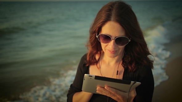 Woman Uses Tablet Pc At The Seaside  alt