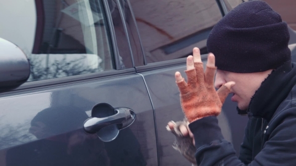 The Ridiculous Thief Hacks The Door Lock In The alt