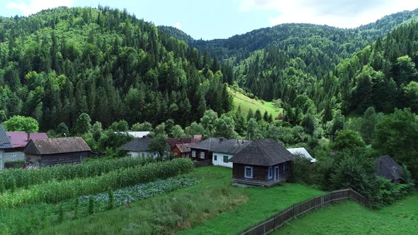 Beautiful Houses On Middle Of The Mountains 4k