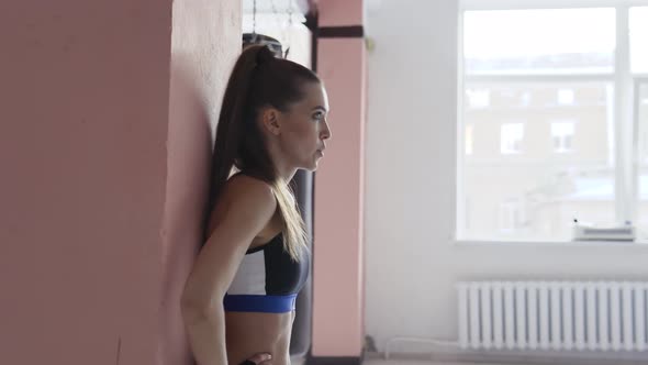 The Female Athlete Was Tired in Training and Leaned Against the Wall To Rest