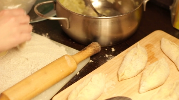 Fill Dough Stuffed With a Spoon