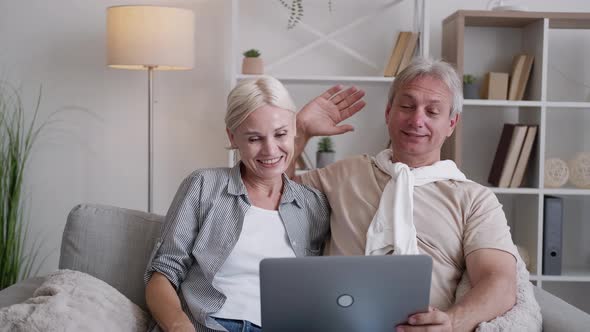 Online Conference Happy Parents Family Contacts alt