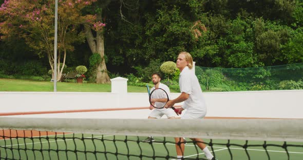 Tennis players playing a point alt