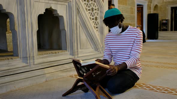 African Muslim Praying alt