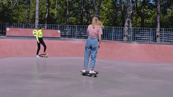 Beautiful Ladies Stylish Outfits Have a Ride on alt