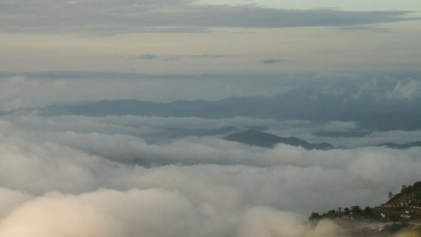 Moving Cloud In Valley Mountain alt