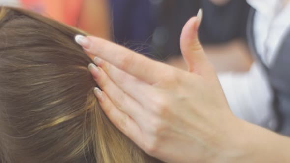 Stylist Hairdresser is Finally Fixing Combing alt