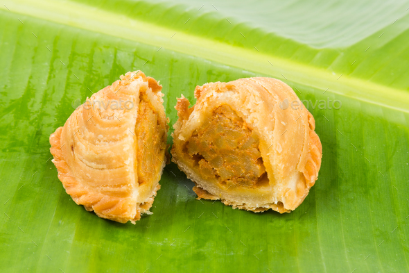 Delicious curry puffs with spicy sweet potatoes fillings