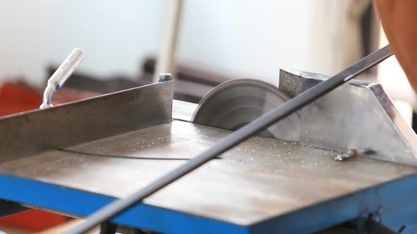 Worker Cutting Steel 3 alt