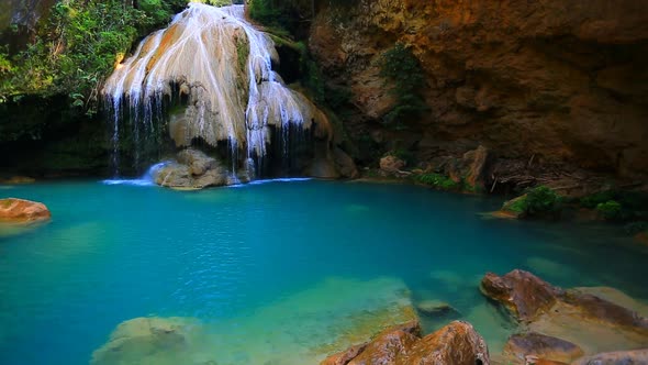 Khor Louang Waterfall In Lamphun Thailand 1 alt