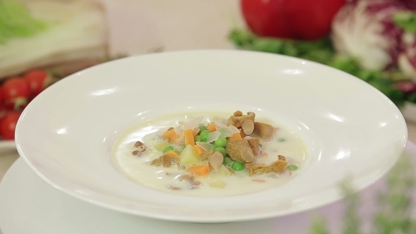Mushroom Soup With Vegetables alt