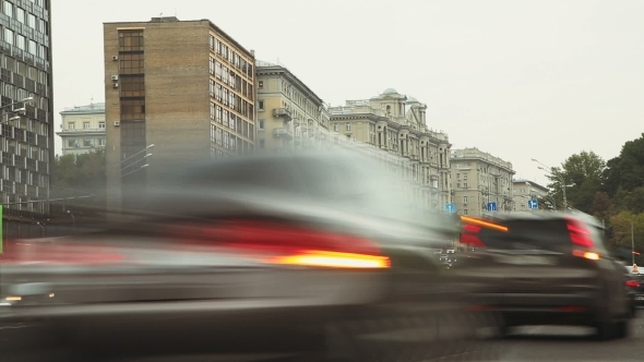 Many Cars On a Busy Street In Moscow alt