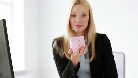 Business Woman With Piggy Bank And Money alt
