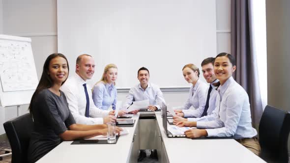 Smiling Business People Meeting In Office 16 alt