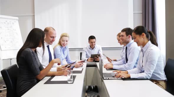 Smiling Business People Meeting In Office 8 alt