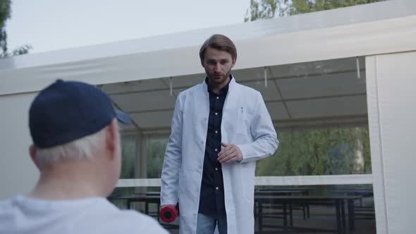 Doctor Slowly Shows How to Use Dumbbells alt