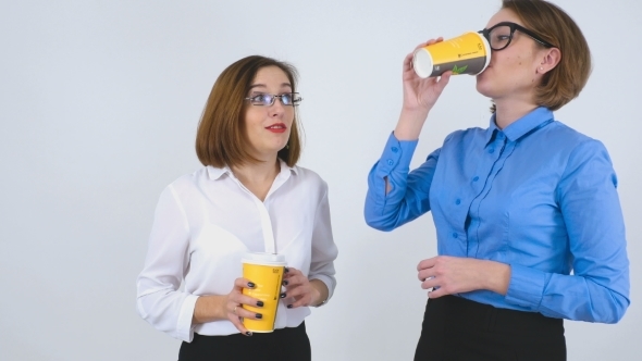 Businesswomen On Coffee Break Telling Stories alt