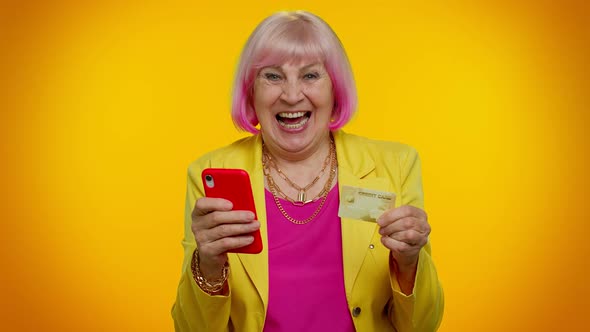 Senior Old Stylish Granny Woman Using Credit Bank Card and Smartphone Purchases Online Shopping alt