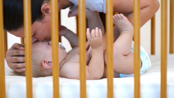 Baby Crying in Crib alt