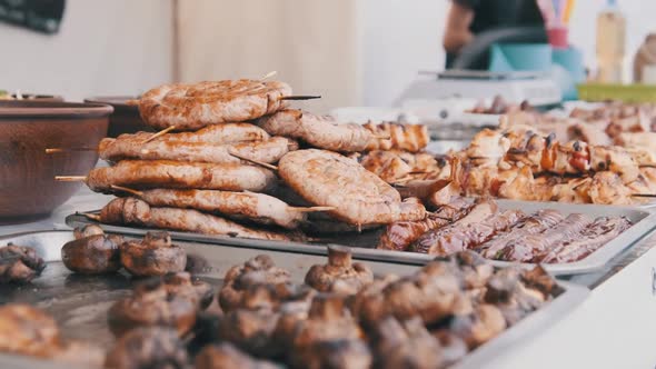 Ready-to-Eat Grilled Meat in a Street Food Shop Window. Ready-made Food on Party alt