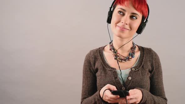 Listening to music on smart phone alt