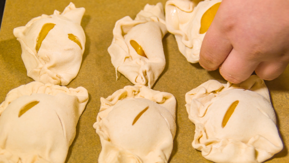 Cooking Sweet Cakes with Peaches at Home alt