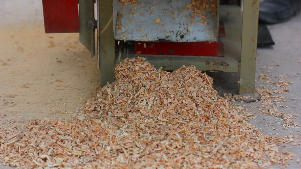 Sawdust Falling Down When Circular Saw Working