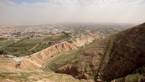Mountain, Rocks And Hills In Neighborhood Jericho alt
