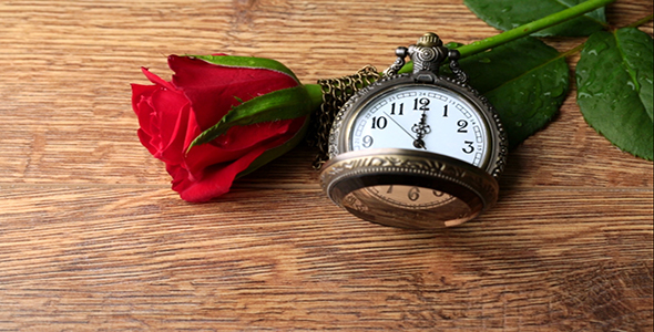 Red Roses And Clock alt