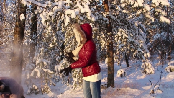 Lovers Play Snowballs In Winter Forest 1097