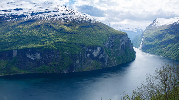 Geiranger Fjord Norway alt