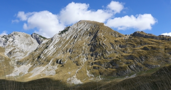 The Mountains And The Movement Of Clouds Inside a National Park Durmitor alt