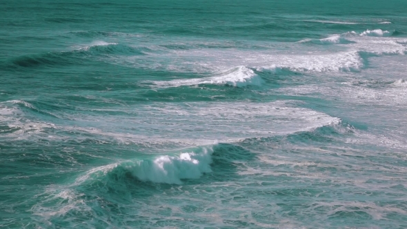 Ocean Waves Breaking On Shore alt
