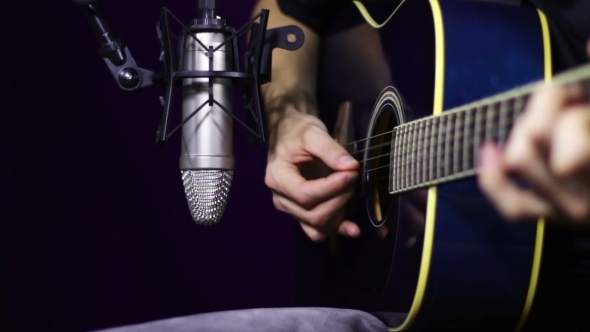 Recording Acoustic Guitar In The Studio. alt